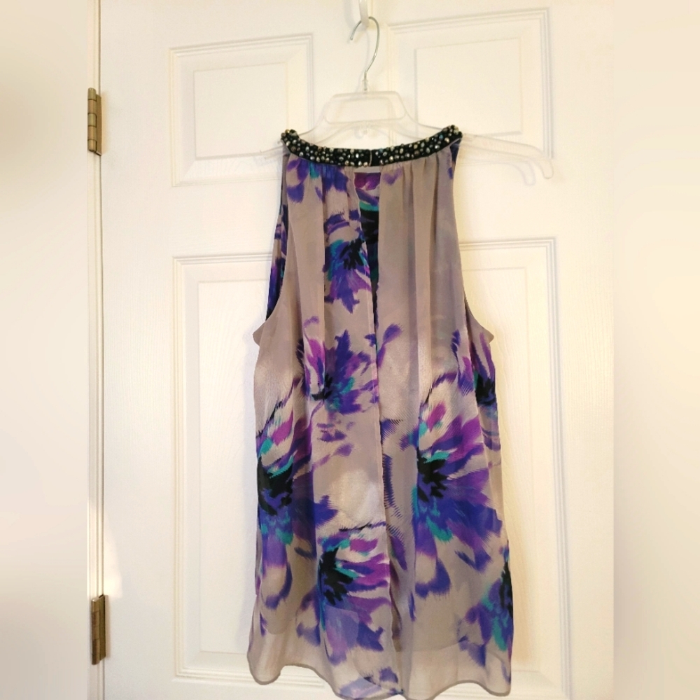 Sleeveless embellished neckline top
